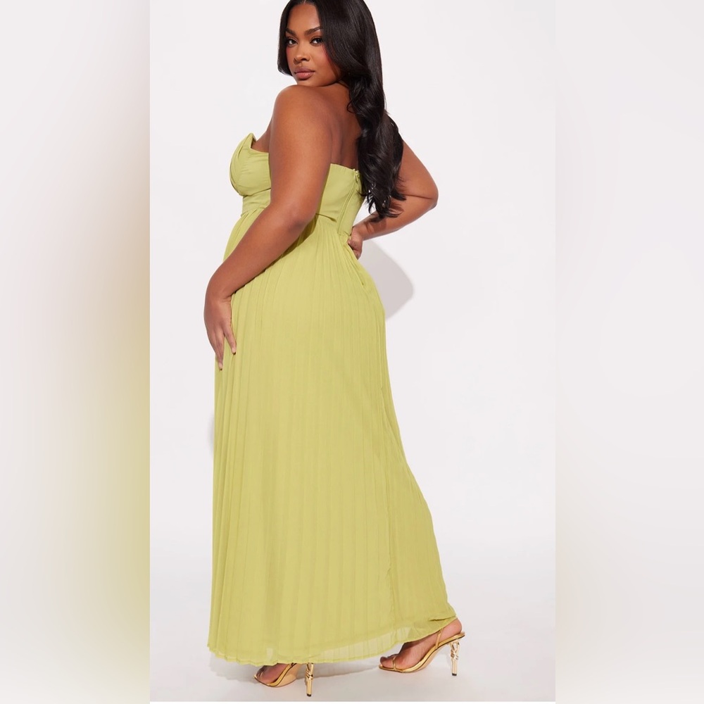 *SOLD* Fashion Nova Elegant Strapless Green Dress - Picture 4 of 6